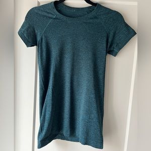Lululemon Swiftly Tech Women’s size 6 short sleeve shirt dark blue/ teal